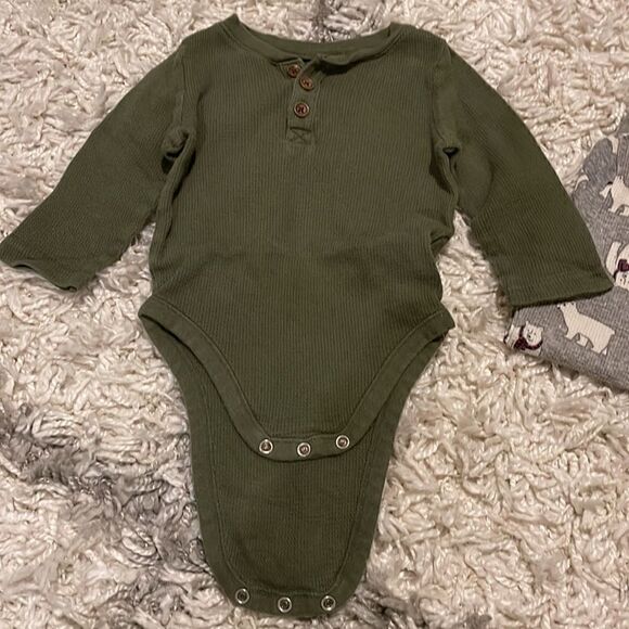 Bundle of Two Long Sleeve Waffle Thermal Henley Onesies 6-12 Months - Picture 2 of 4